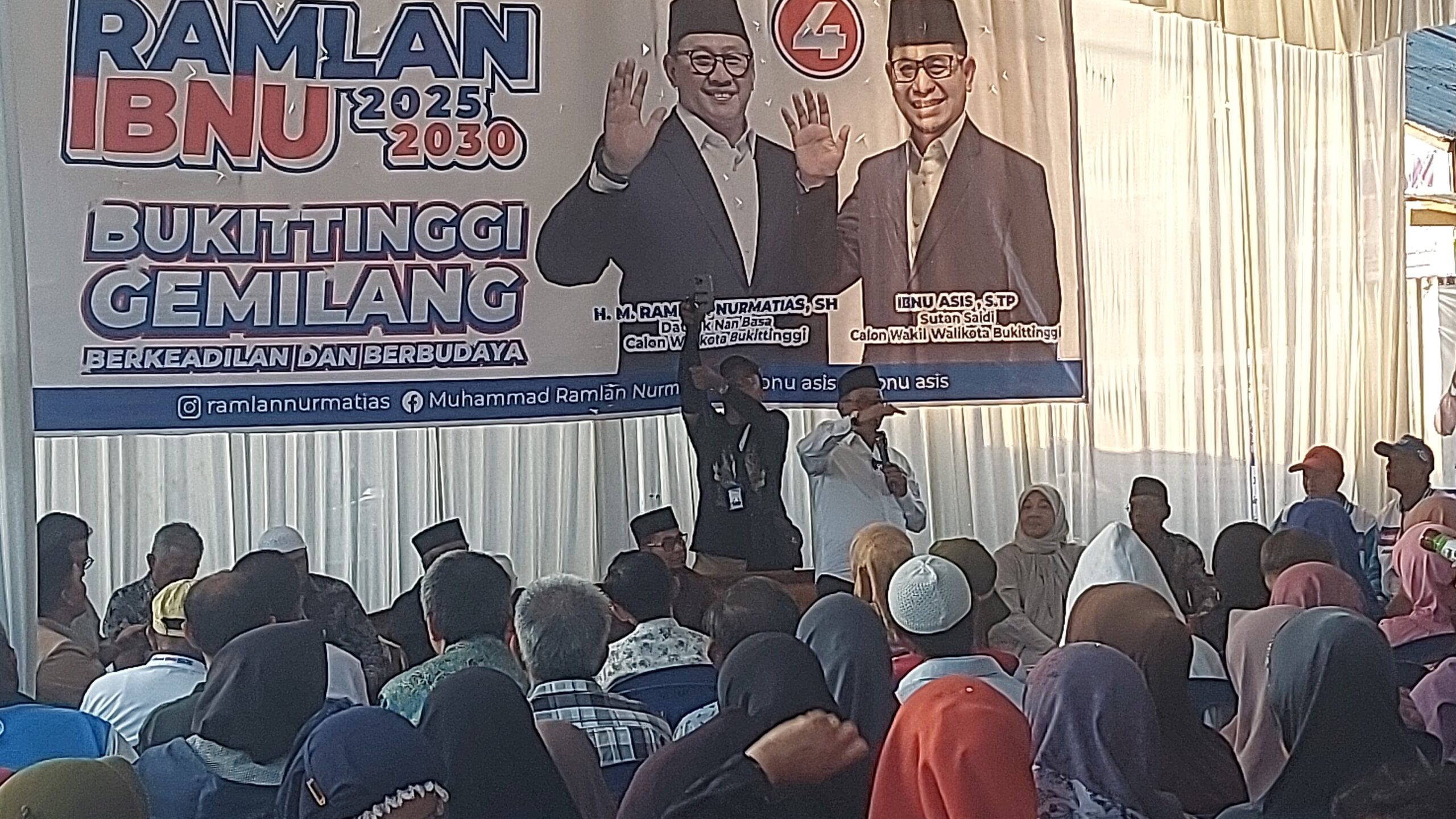 Antusias ratusan warga siap Antar Ramlan -Ibnu pimpin Bukittinggi