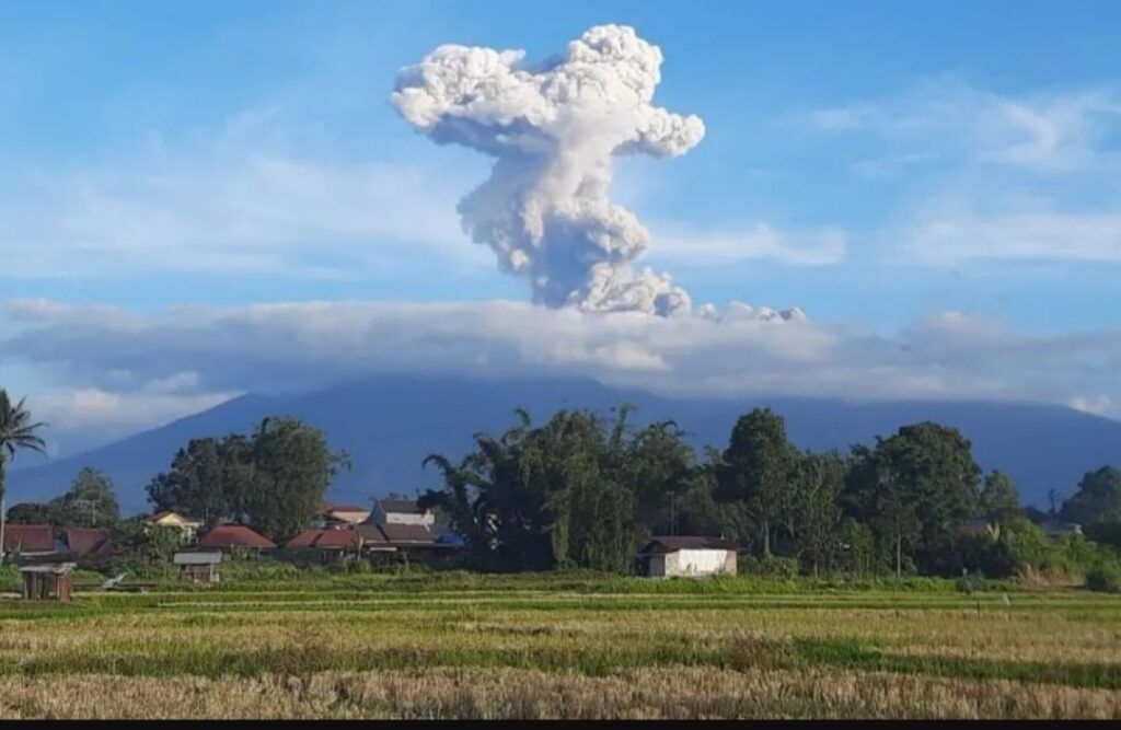 Minggu pagi Marapi Agam kembali Erupsi