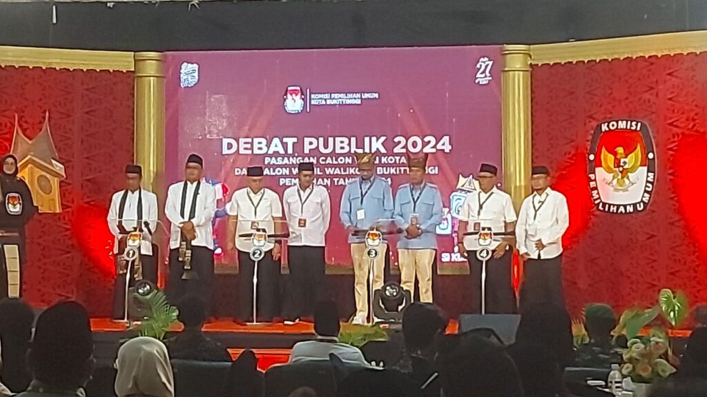 Paslon Ramlan – Ibnu tenang dan menguasai data,debat pertama KPU Pilkada Bukittinggi 2024 sukses