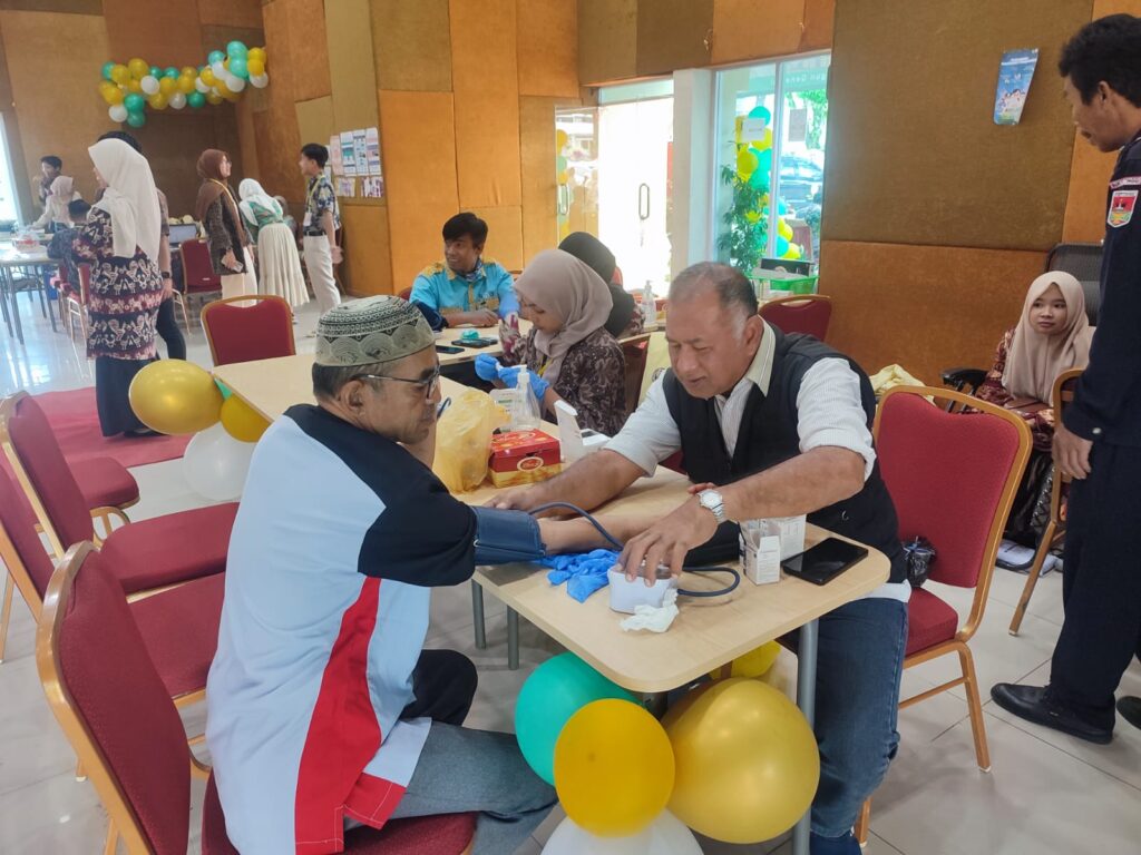 Donor Darah Warnai Dies Natalis Fakultas Kedokteran Universitas Negeri Padang