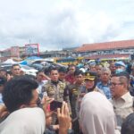 Wako Ramlan kunjungi Terminal Aur,Ramlan “Saya tahu di sini ada ladang yang dibagi bagi,kita tidak ingin menciptakan preman dan Bukittinggi bukan kota premanisme”.