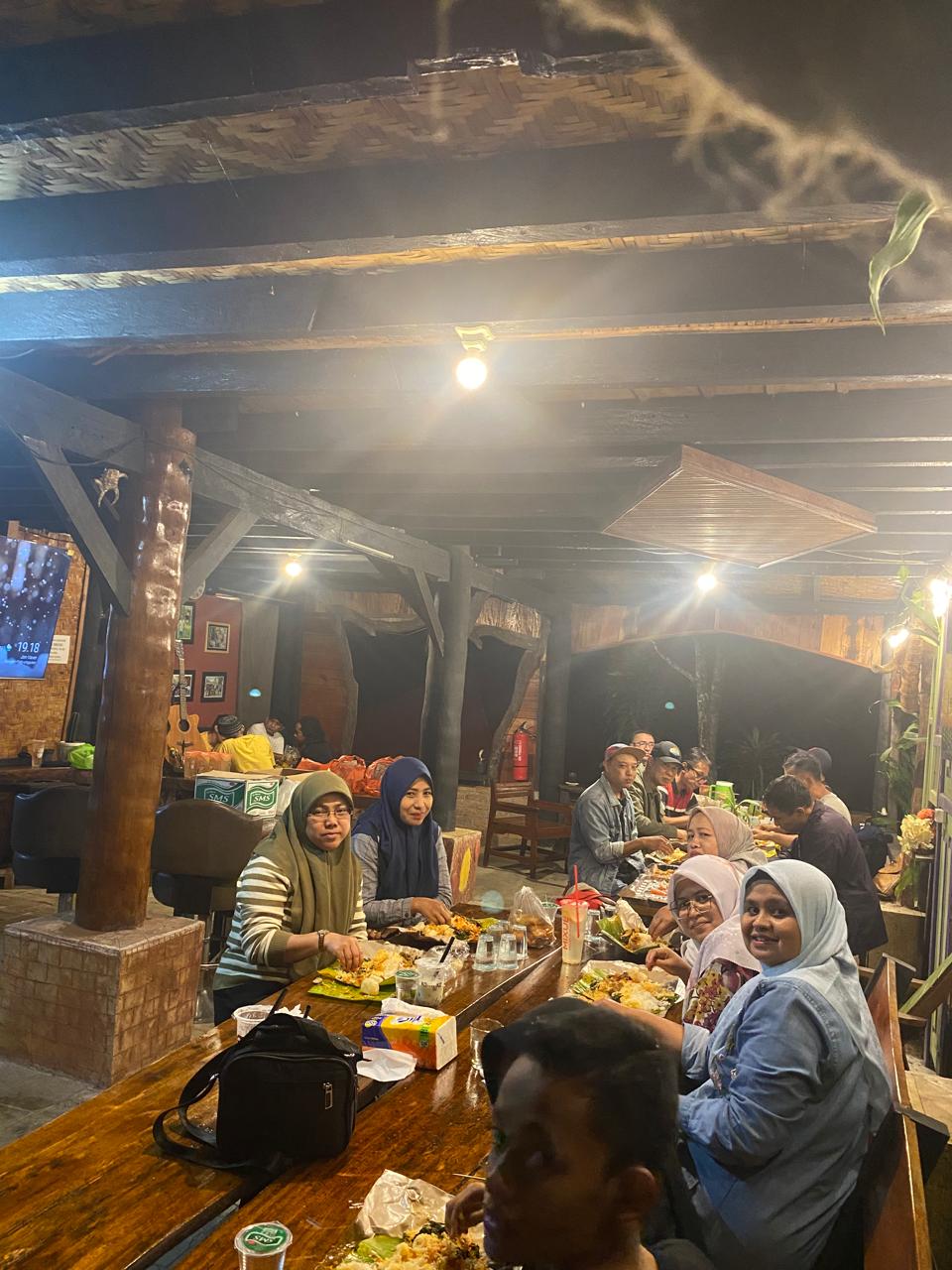 Bertempat Di Jungle Canyon Alumni SMAN 3 Bukittinggi 96 Adakan Acara Buka Puasa Bersama