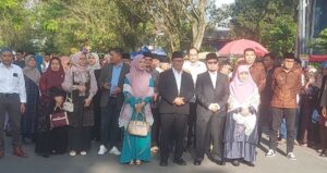 Walikota dan Wakil Walikota Bukittinggi di Sambut Antusias oleh Warga