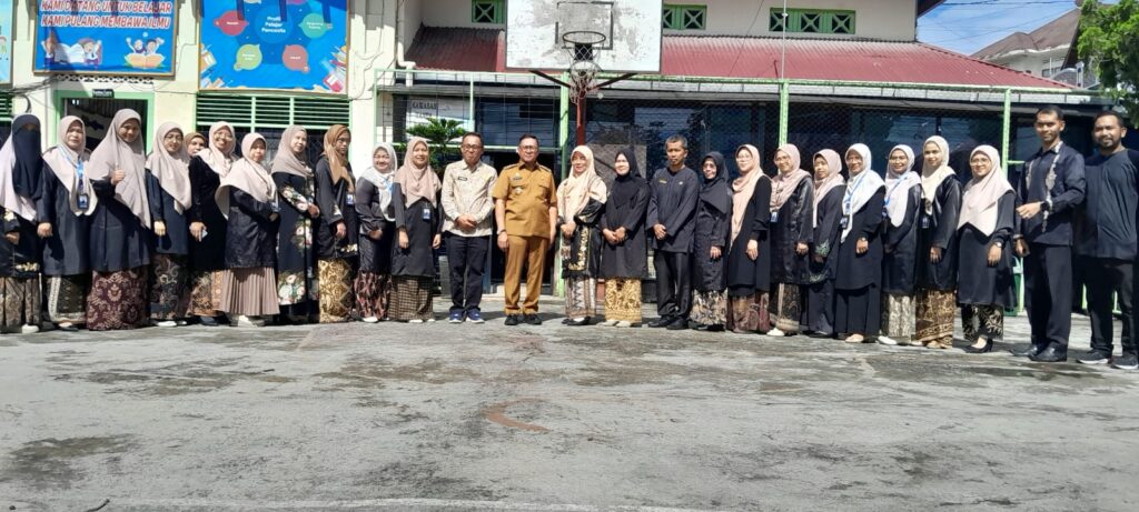 Walikota Bukittinggi H.Ramlan Nurmatias targetkan pembangunan SMPN 1 Bukittinggi Tuntas Tahun Ini