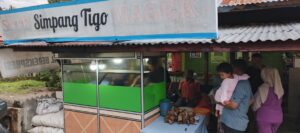 Hangat! Sate Simpang Tigo Magek Kuliner Favorit dan Istimewa Bagi Pemburu “Selera Lidah dan Lambung”