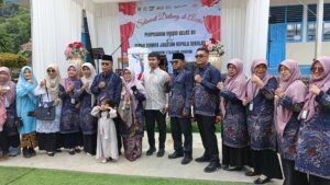 Drs. Roslan, M.Pd. Masuk Purna Bakti, Serahterimakan Jabatan kepala SMKN 1 Tilatang Kamang Kepada Salim, SPd. Dalam Acara Perpisahan Kelas XII dengan Penuh Haru