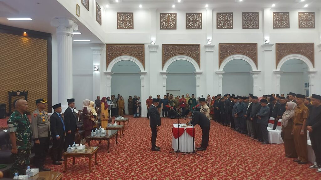 Wako Ramlan Lantik Rismal Hadi sebagai Sekretaris Daerah Kota Bukittinggi