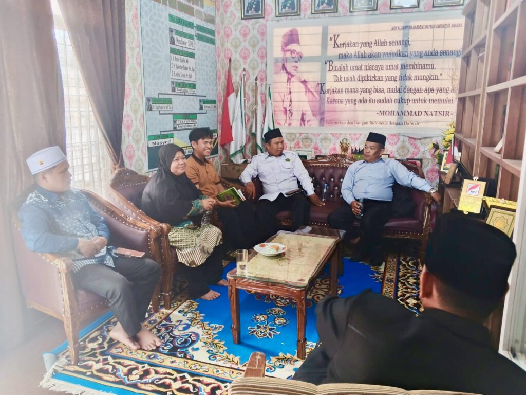 Yayasan Aqabah Bukittinggi Salurkan Bantuan Pendidikan untuk Anak Muallaf yang Diterima di Universitas Andalas