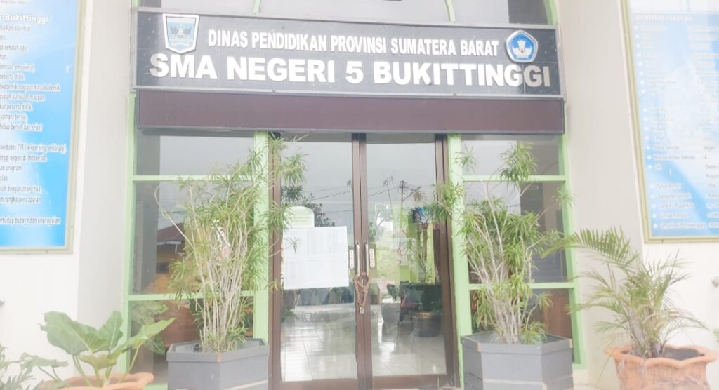 Buntut Proses Penerimaan Murid Baru SMA Negeri Jalur Domisili, Anak Nagari dan Warga Gembok SMAN 5 Bukittinggi
