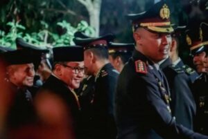 Pawai Obor Taptu Bukittinggi Jelang Peringatan Hut RI Ke 34