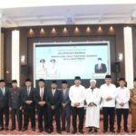 Wali Kota Bukittinggi Ramlan Nurmatias Secara Resmi Lantik Lima Pimpinan Badan Amil Zakat Nasional (BAZNAS) Kota Bukittinggi Untuk Masa Jabatan 2025–2030.