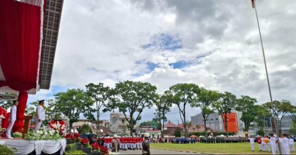 Pengibaran Bendera Pusaka Merah Putih di Bukittinggi Dalam Rangka HUT ke 80 RI