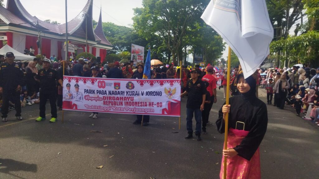 Integrasi Nilai Adat Minangkabau Melalui Partisipasi Parik Paga Nagari Kurai (PPNK) Dalam Pawai Alegoris HUT RI Ke-80 Bukittinggi