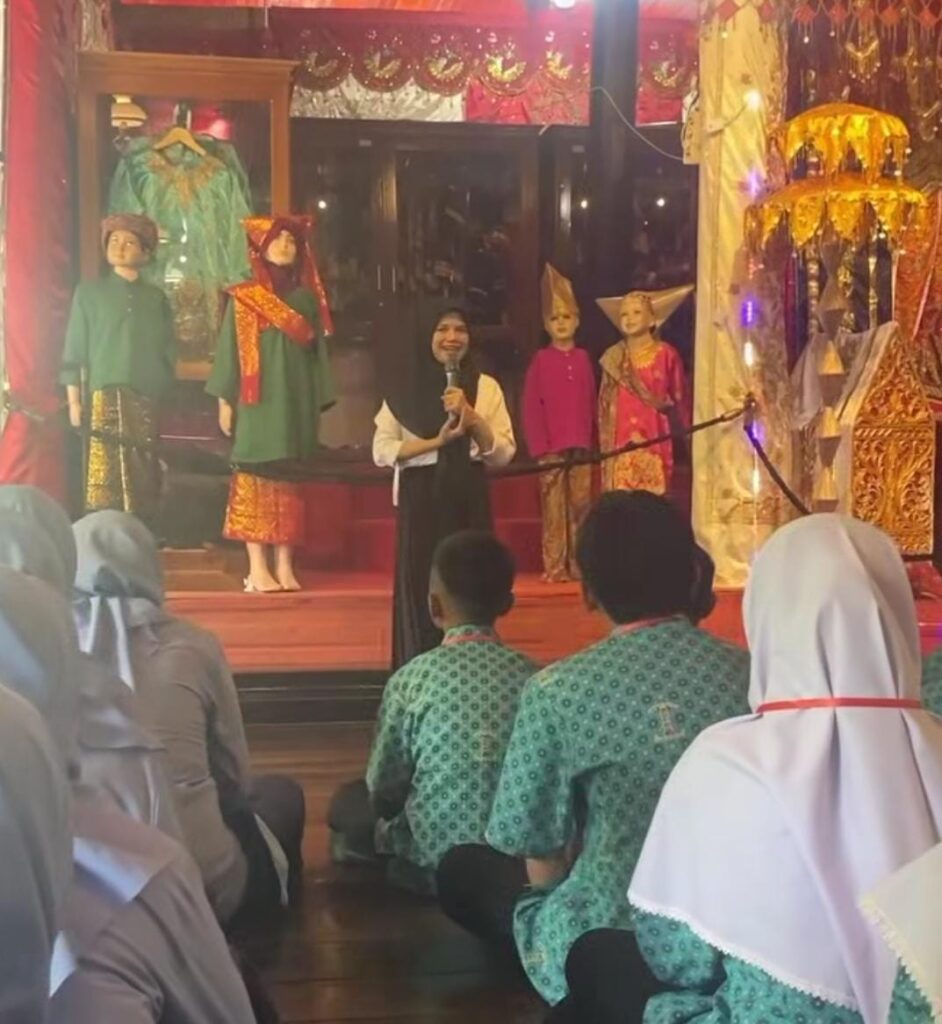 Pemko Bukittinggi Melalui Dinas Pendidikan dan Kebudayaan Fasilitasi Kegiatan Sekolah Belajar di Museum 2025