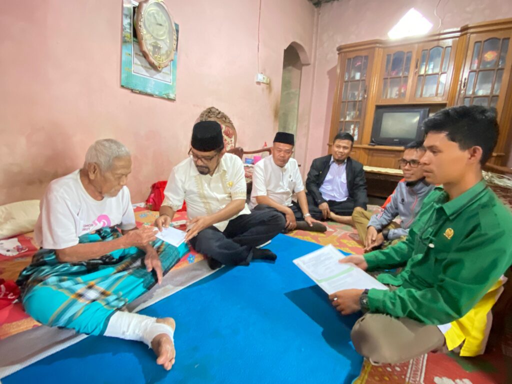 BAZNAS Kota Bukittinggi Salurkan Bantuan untuk Korban Kecelakaan di Garegeh