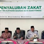 Pemko dan Baznas Bukittinggi Salurkan Rp60 Juta Zakat dan Tekankan Transparansi