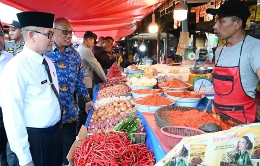 Bersama TPID Gelar Tinjauan Pasar, Wawako Ibnu Asis Pastikan Stabilitas dan Pengendalian Inflasi di Bukittinggi