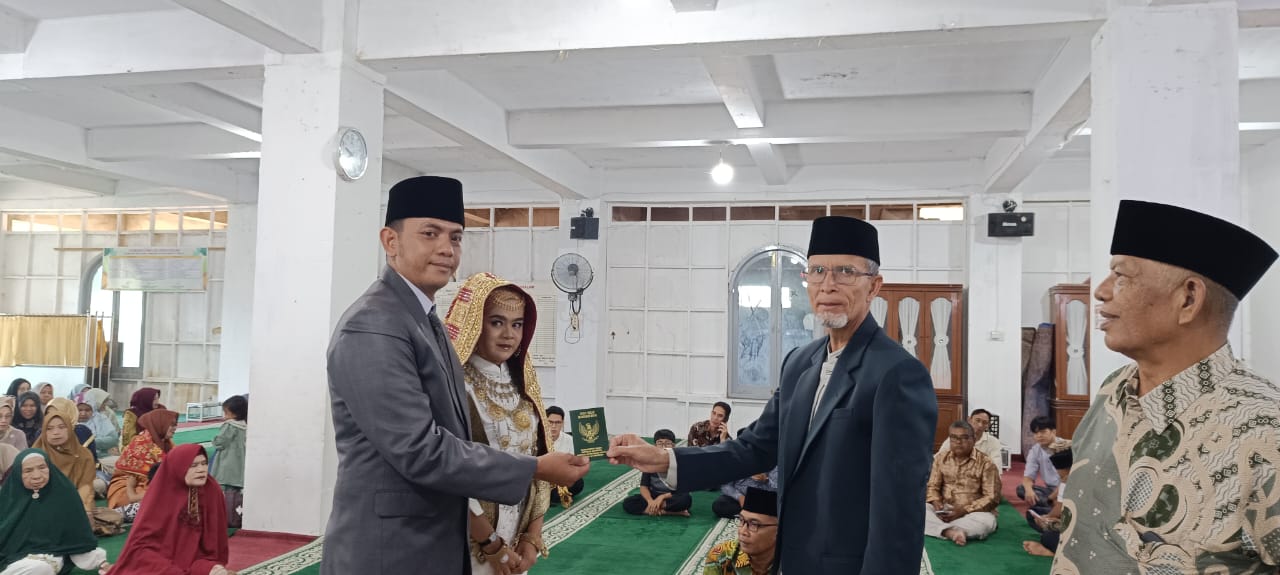 Akhir Pengabdian yang Mengharukan: H. Gazali, S.Ag., MH Menutup Tugas Sebagai Penghulu KUA Guguk Panjang dengan Akad Nikah di Masjid Darussalam