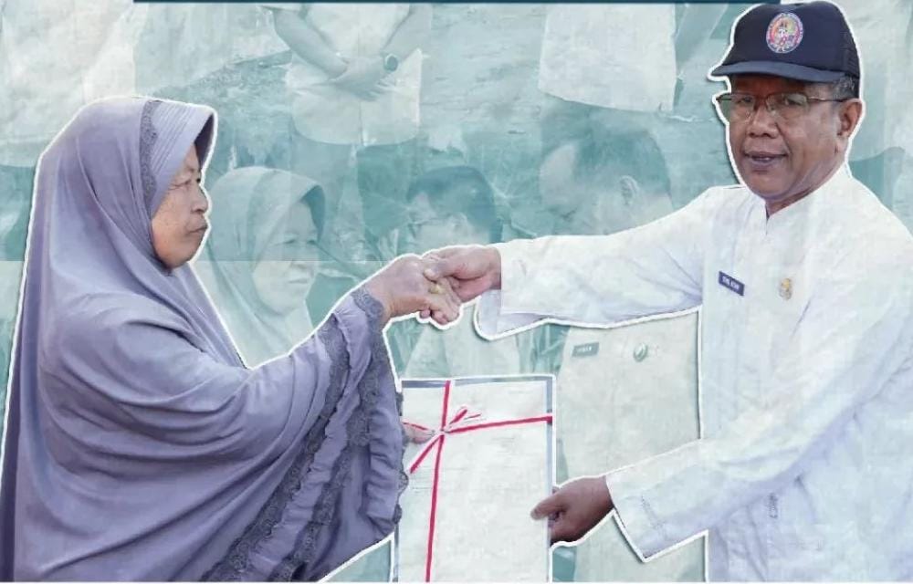 Pemko Bukittinggi dan BPN Serahkan Sertipikat Tanah Pengganti kepada Korban Kebakaran