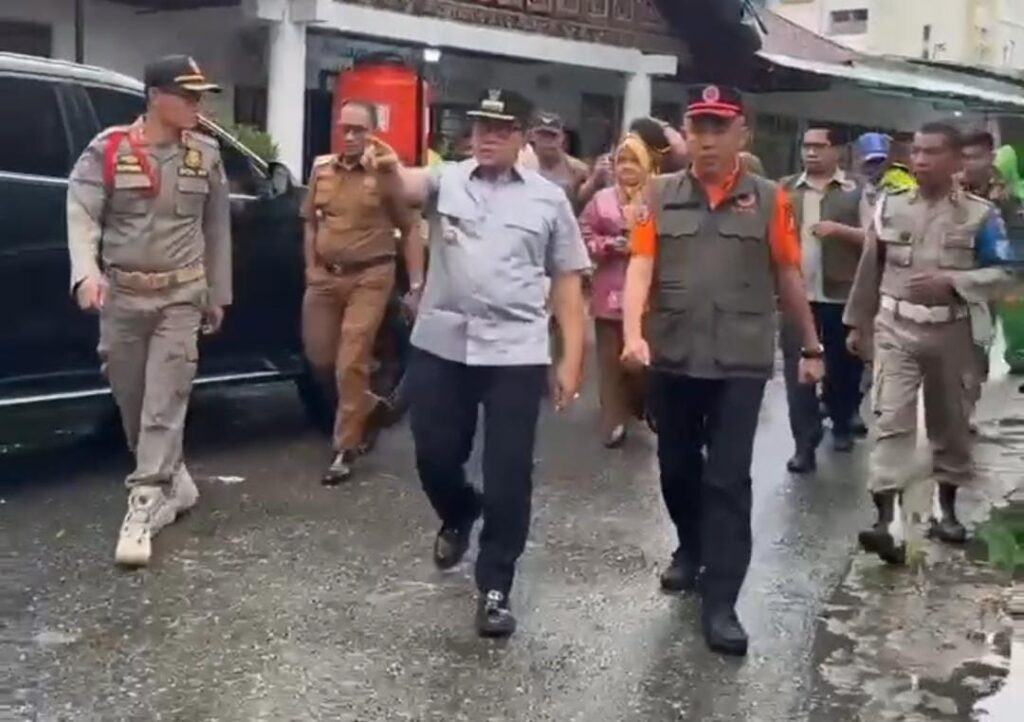 Wako Ramlan Datangi Lokasi Rawan Longsor, Instruksikan Warga Tinggalkan Zona Rawan