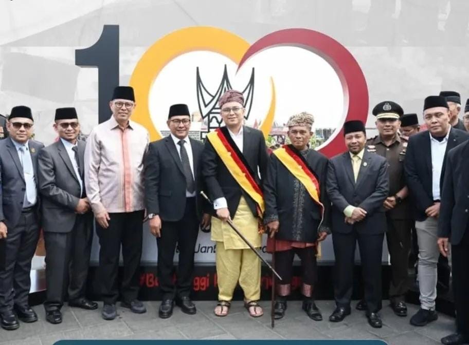 Wako Ramlan Launching Name Sign Satu Abad Jam Gadang
