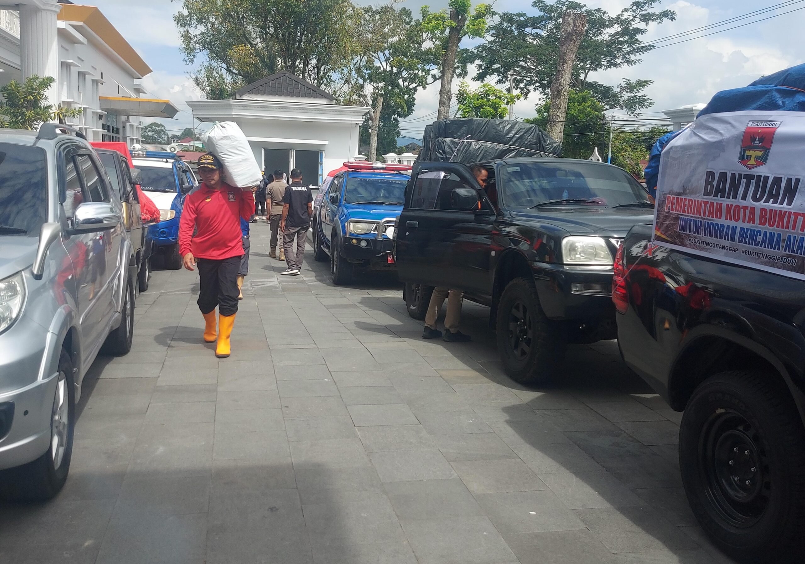 Sinergi Keumatan Mengalir, BAZNAS Bukittinggi Distribusikan Bantuan dan Tim untuk Korban Bencana Sumbar
