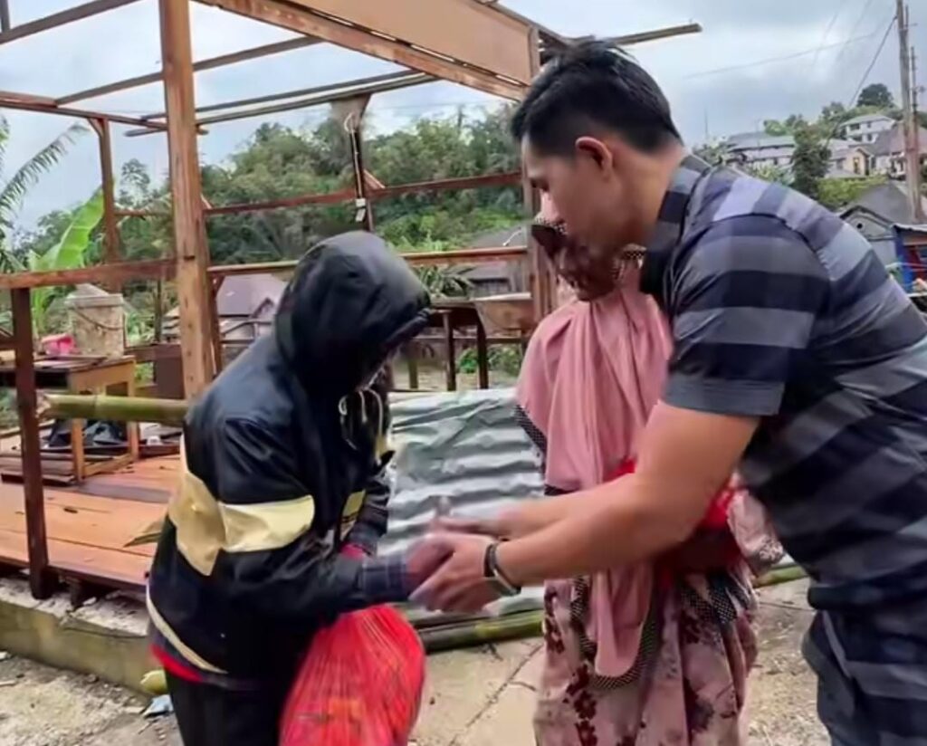 Andi Putra Anggota DPRD Bukittinggi Salurkan Bantuan Sambil Menyemai Harapan dan Tawakal bagi Warga Terdampak