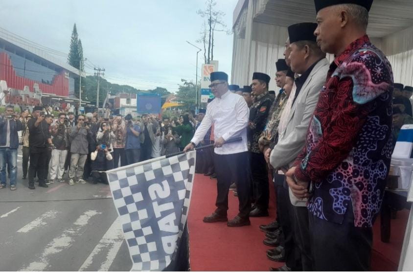 Walikota Bukittinggi Secara Resmi Lepas Pawai Ta’aruf MTQ XLI Tingkat Propinsi Sumatera Barat di Bukittinggi