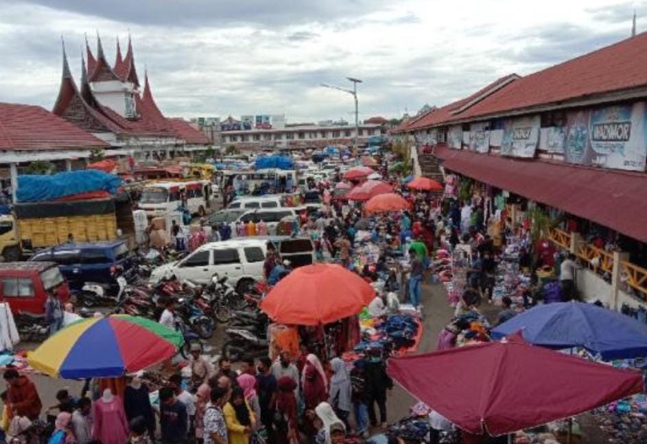 Pedagang Berizin Aur Kuning Tantang Pemerintah Tertibkan Pedagang liar Terminal dan Tenda Sebulan Jelang Ramadhan