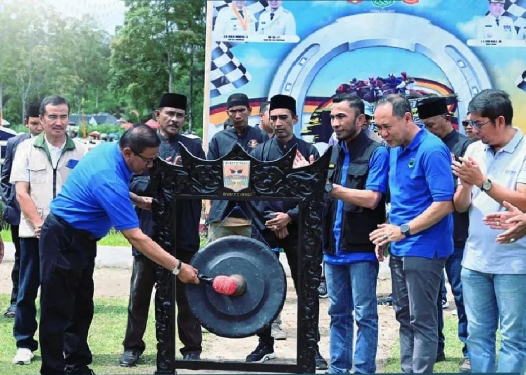Wako Ramlan Buka Pacu Kuda Bukittinggi–Agam Tahun 2025 untuk Penggalangan Dana Bencana Alam