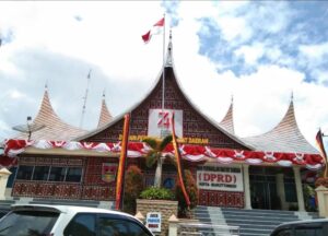 Usai Berbuka, Diduga Oknum Anggota DPRD Bukittinggi Pukul Sopir Rombongan di Hotel Muaro Bungo
