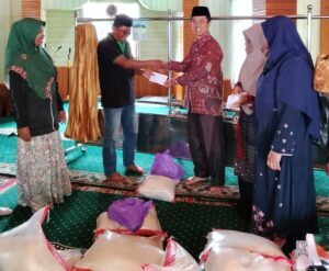 Menyapa Luka, Menebar Asa: Penyerahan Bantuan Untuk Warga Muhammadiyah Terdampak Banjir dan Galodo 