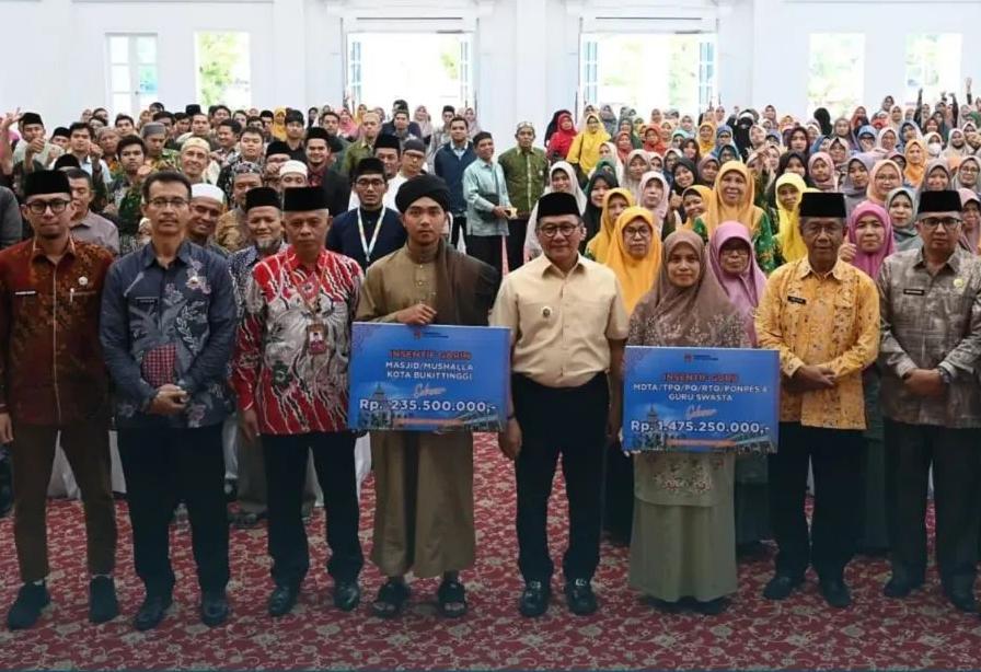 Pemko Bukittinggi Salurkan Insentif Guru Keagamaan dan Garin Triwulan I Tahun 2026