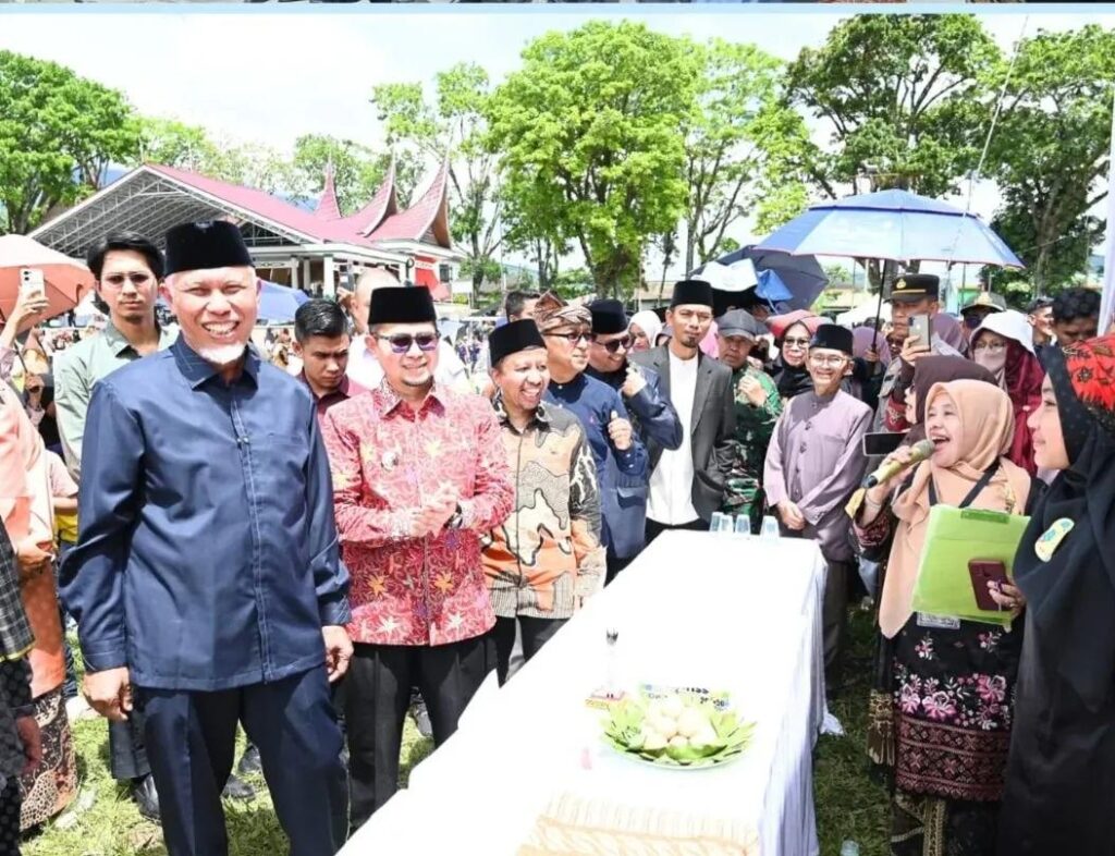 Seribu Anak Nagari Hidupkan Tradisi, 100 Tahun Jam Gadang Bergemuruh dengan Permainan Tradisional