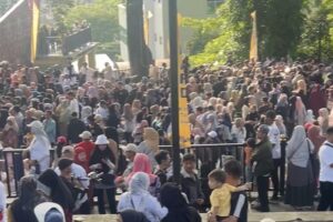 Lautan Manusia Kepung Jam Gadang, Ramlan Jadi Sorotan Usai Sulap Perayaan Seabad Jam Gadang Jadi Menakjubkan