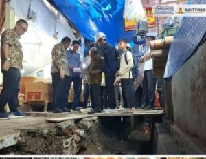 Wako Tinjau Revitalisasi Drainase Pasar Bawah, Pekerjaan Ditarget 120 Hari