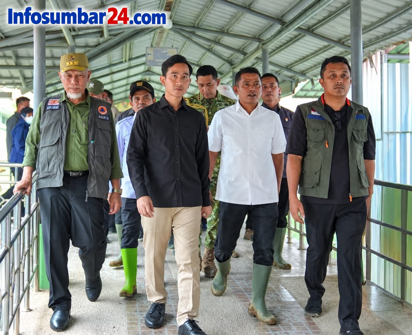 Didampingi Gubernur dan Wagub, Wapres Gibran Jenguk Korban Banjir Bandang di RSUD Arosuka