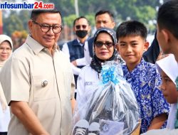 Wako Serahkan Bantuan Perlengkapan Murid Baru untuk 3.619 Siswa SD-SMP Bukittinggi