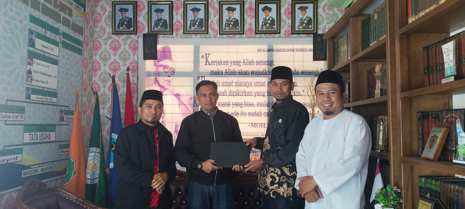 ADI Aqabah Bukittinggi Hibahkan Notebook untuk Dukung Administrasi Partai Masyumi
